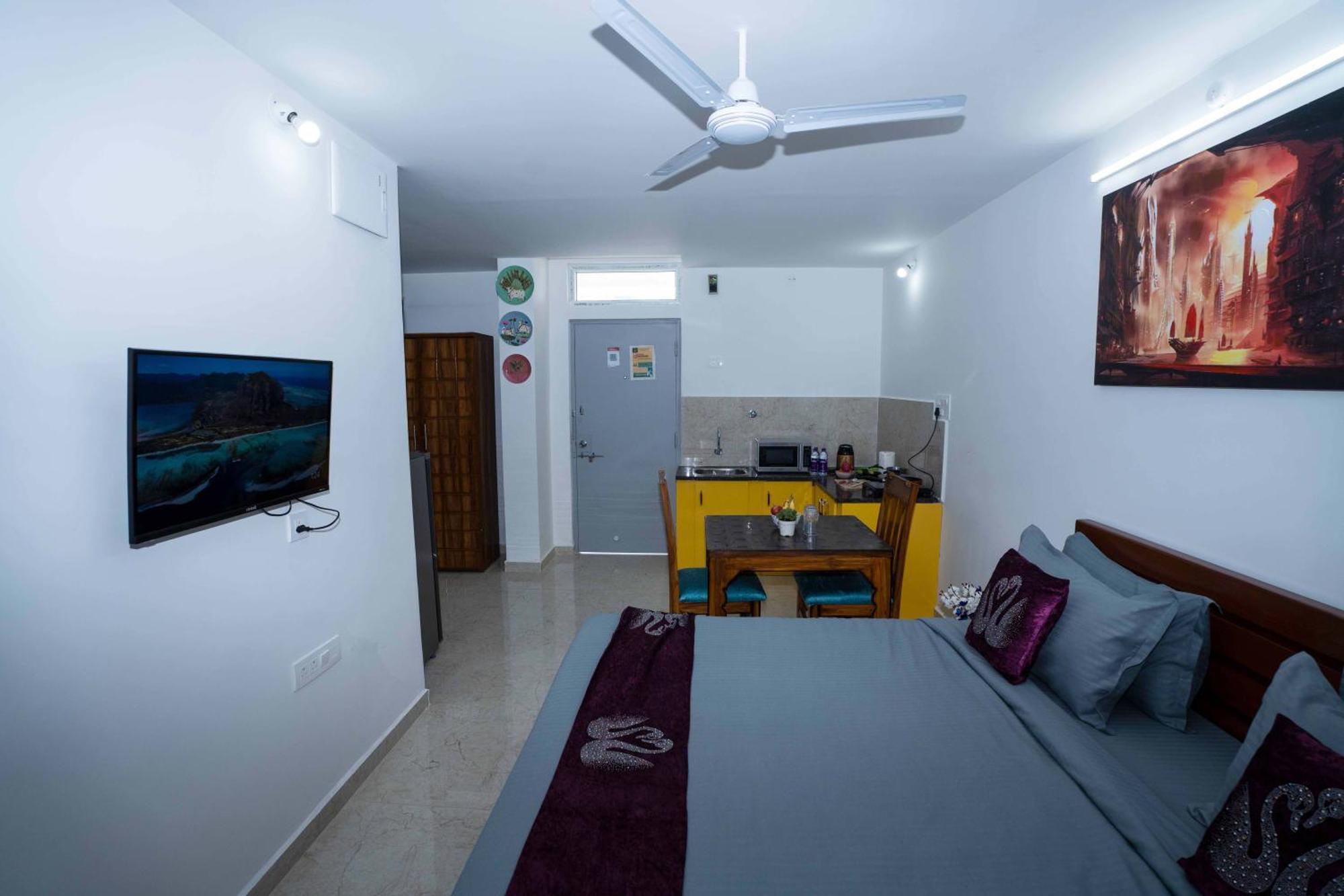 Yellow Bells Studios And Suites Gachibowli Экстерьер фото