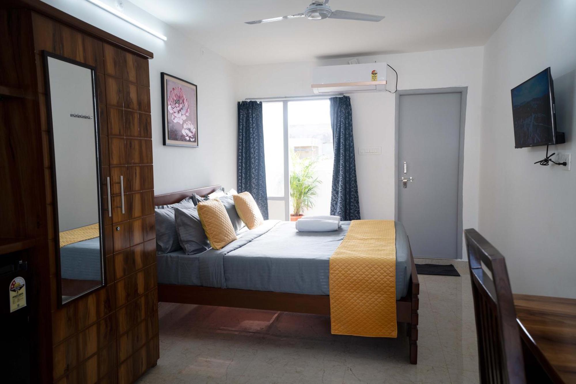 Yellow Bells Studios And Suites Gachibowli Экстерьер фото